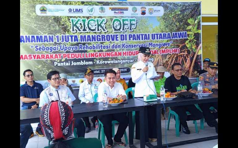 Cegah Abrasi Pantai MPLHK Tanam 1 Juta Pohon Mangrove