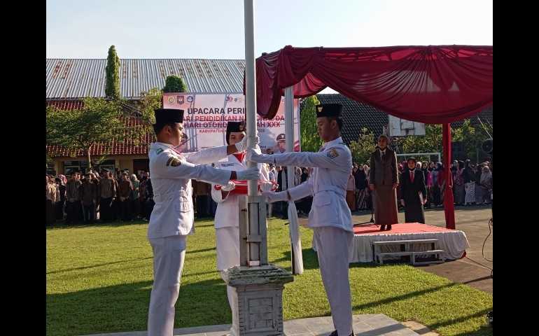 Peringati Hardiknas, Bupati Kendal Pastikan Semua Anak Mendapatkan Pendidikan Yang Layak