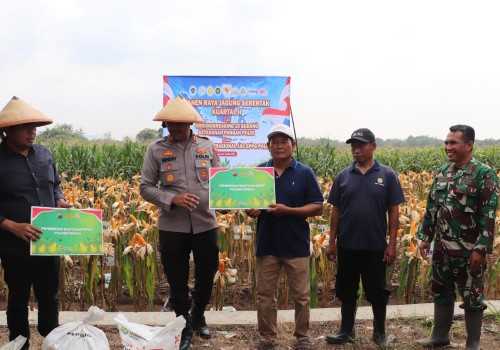 Kapolres Kendal Pimpin Panen Raya Jagung Serentak dan Launching SPPG Polri