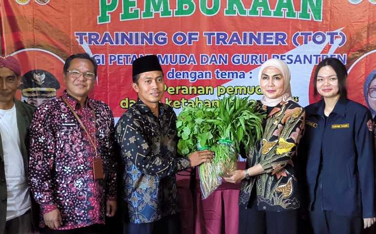 Dorong Kemajuan Teknologi Petani Muda, Bupati Kendal Buka Pelatihan ToT