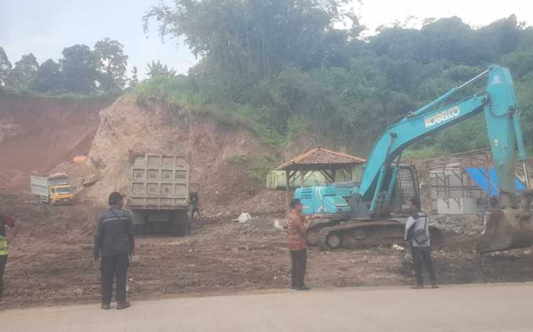 Ketua Komisi C DPRD Kendal Sisca Meritania Berikan Teguran Langsung Pengelola Galian C Sepetek Kertosari Boja