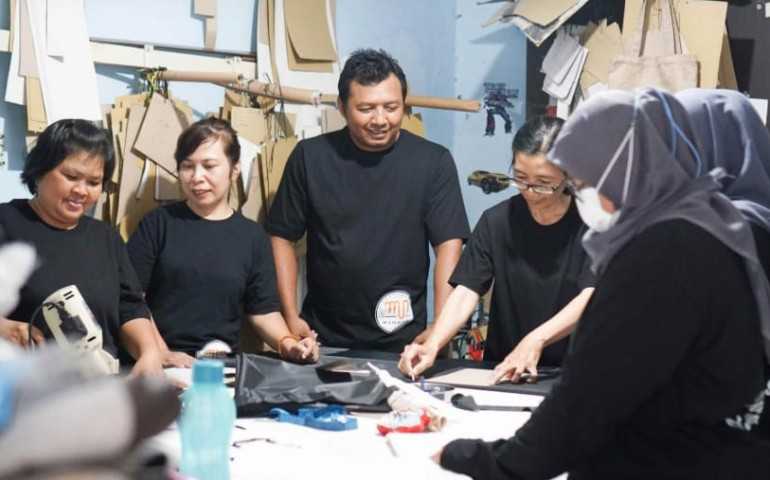 Komitmen Bank Jateng Dorong UMKM Naik Kelas: Kisah Sukses Mamnich Angkat Potensi Lokal ke Pasar Modern