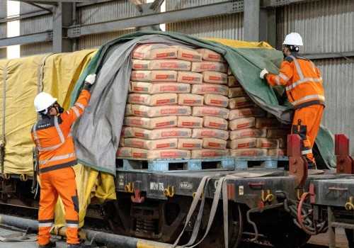 Di Tengah Tekanan Industri, Solusi Bangun Indonesia Tetap Bagi Dividen Rp329,3 Miliar