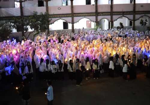 Langit Mijen Bersinar, Takbir Keliling Ponpes Askhabul Kahfi Ditutup Kembang Api Meriah