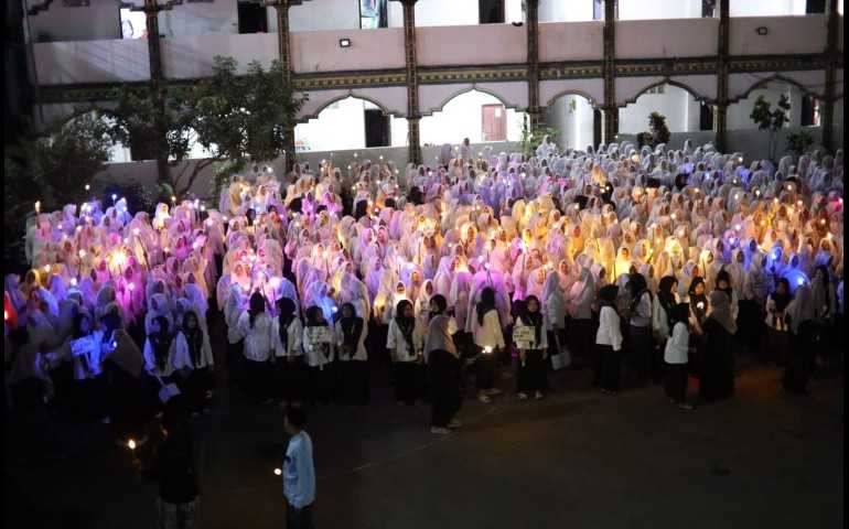 Langit Mijen Bersinar, Takbir Keliling Ponpes Askhabul Kahfi Ditutup Kembang Api Meriah