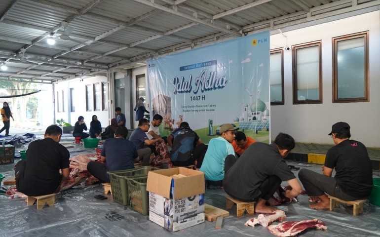 Tebar Kepedulian di Hari Raya Iduladha 1447 H, PLN UIP JBT Salurkan Daging Kurban kepada 2.400 Penerima Manfaat