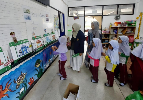Active Learning Diterapkan di Sekolah Mitra, Mahasiswa UPGRIS Hadirkan Pembelajaran Interaktif di Thailand Selatan