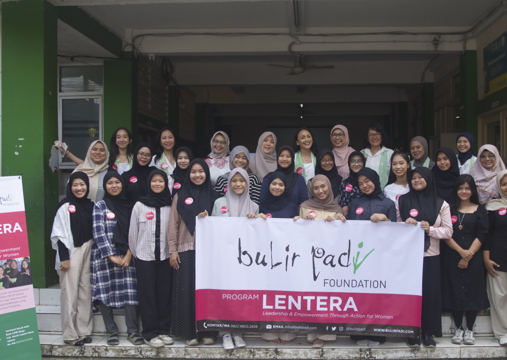 Yayasan Bulir Padi dan Yayasan Maleo Dorong Kesiapan Kerja Perempuan Muda Prasejahtera Banten lewat Program LENTERA