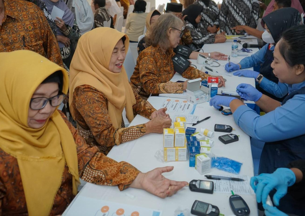 Ratusan Nasabah Pensiunan Nikmati Layanan Kesehatan Gratis dalam Apresiasi BRI Semarang Pattimura