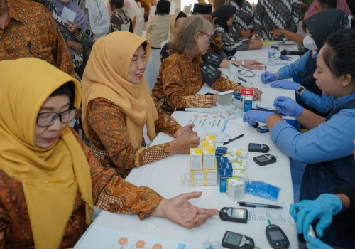 Ratusan Nasabah Pensiunan Nikmati Layanan Kesehatan Gratis dalam Apresiasi BRI Semarang Pattimura