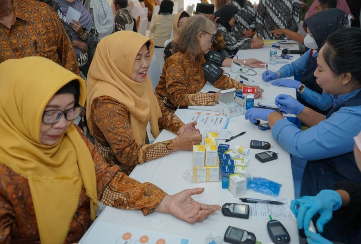 Ratusan Nasabah Pensiunan Nikmati Layanan Kesehatan Gratis dalam Apresiasi BRI Semarang Pattimura
