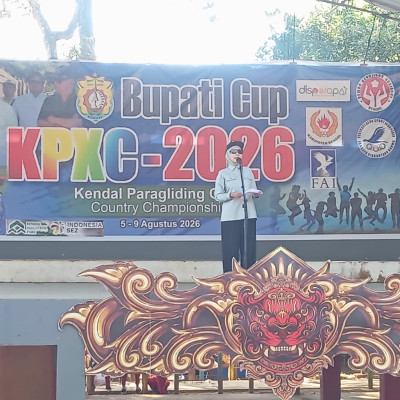 Bupati Kendal Buka Kejuaraan Paragliding Nasional KPXC Bupati Cup 2026 di Curug Sewu