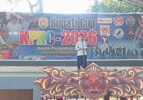 Bupati Kendal Buka Kejuaraan Paragliding Nasional KPXC Bupati Cup 2026 di Curug Sewu