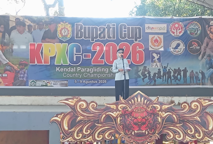 Bupati Kendal Buka Kejuaraan Paragliding Nasional KPXC Bupati Cup 2026 di Curug Sewu