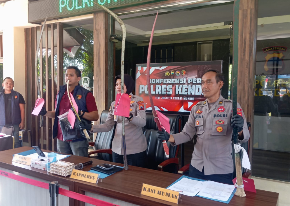 Polres Kendal Gagalkan Dua Aksi Tawuran, Lima Remaja Bersenjata Celurit 1,67 Meter Diamankan