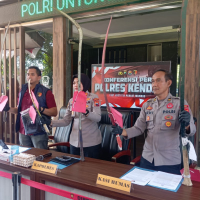 Polres Kendal Gagalkan Dua Aksi Tawuran, Lima Remaja Bersenjata Celurit 1,67 Meter Diamankan