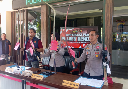Polres Kendal Gagalkan Dua Aksi Tawuran, Lima Remaja Bersenjata Celurit 1,67 Meter Diamankan