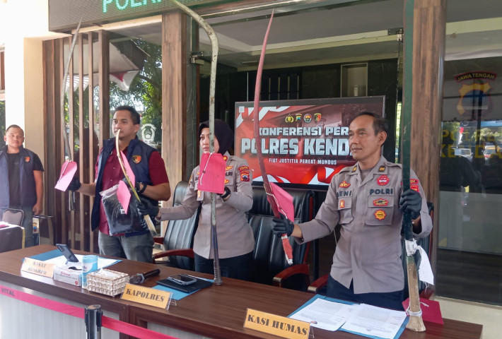 Polres Kendal Gagalkan Dua Aksi Tawuran, Lima Remaja Bersenjata Celurit 1,67 Meter Diamankan