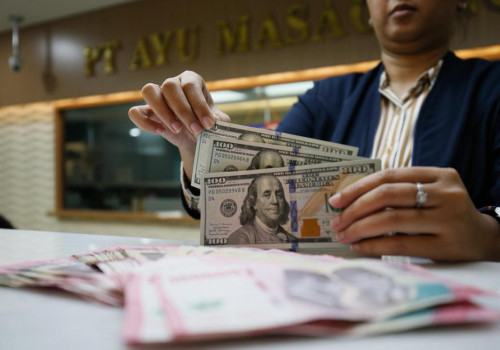 Dolar AS Melemah, Rupiah Diperkirakan Bergerak di Kisaran Rp17.850-Rp17.950