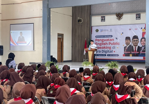 DPR RI dan Kemenag Perkuat English Public Speaking 200 Siswa Madrasah Wonosobo