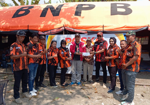 Rayakan Kemerdekaan RI ke-81, PAC Pemuda Pancasila Kecamatan Ngampel Berikan Bantuan Sosial Kepada Korban Kebakaran