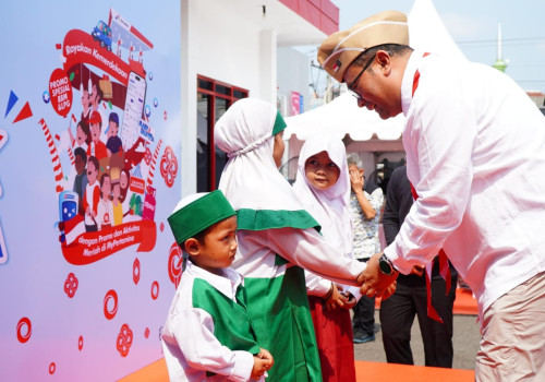 Semarak Kemerdekaan, Pertamina Patra Niaga Tebus Murah Sembako untuk Donasi Korban Gempa NTT