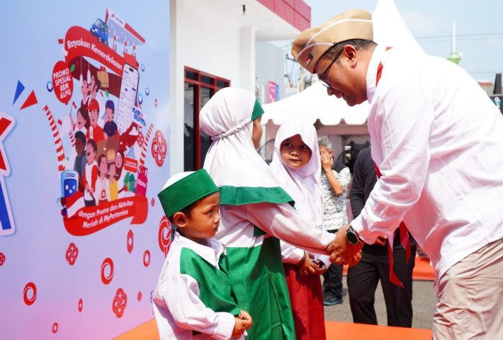 Semarak Kemerdekaan, Pertamina Patra Niaga Tebus Murah Sembako untuk Donasi Korban Gempa NTT
