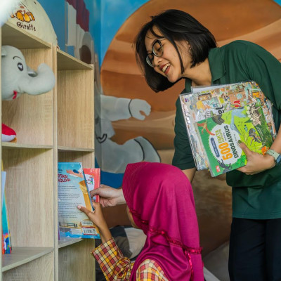 Dukung Literasi Sejak Dini, MORAZEN Yogyakarta Tambah 90 Buku untuk SDN 1 Temon Wetan