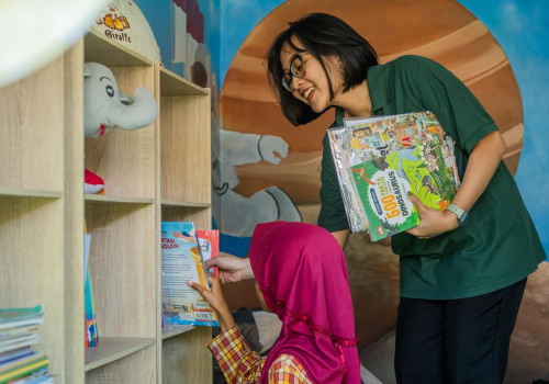 Dukung Literasi Sejak Dini, MORAZEN Yogyakarta Tambah 90 Buku untuk SDN 1 Temon Wetan