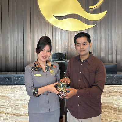 Hari Pelanggan Nasional, Gets Premiere Semarang Sapa Tamu dengan Cokelat