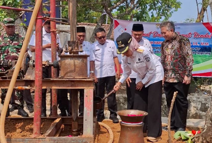 Berikan CSR Pembangunan Sumur Bor, Bupati Kendal Dyah Kartika Permanasari Mengapresiasi Langkah PT Arlisco Electrika Perkasa
