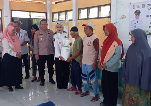Salurkan Bantuan Pangan Beras, Bupati Kendal Berharap Beras dimanfaatkan dengan Baik