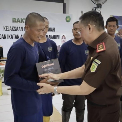 Ada Senyum di Balik Tembok Nusakambangan, Kejati Jateng Hadir Berbagi dengan Warga Binaan dan Pekerja