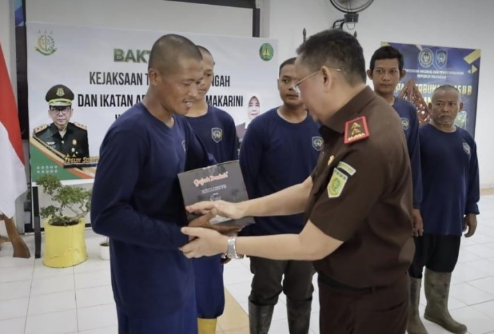 Ada Senyum di Balik Tembok Nusakambangan, Kejati Jateng Hadir Berbagi dengan Warga Binaan dan Pekerja