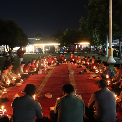 Forwaken dan Forkopimda Gelar Aksi Empati Nyalakan Lilin dan Doa Bersama di Halaman Mapolres Kendal