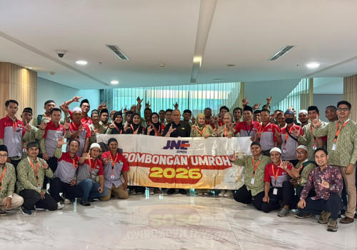 Apresiasi Loyalitas Karyawan, JNE Berangkatkan 1.200 Ksatria dan Srikandi Umrah