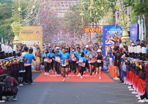 Menuju Satu Dekade Borobudur Marathon, Ribuan Pelari Semarakkan Bank Jateng Friendship Run