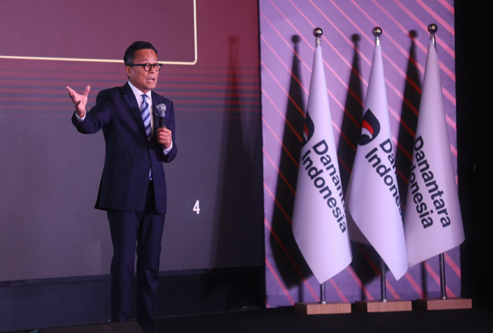 Transformasi Berorientasi Pelanggan, PLN Raih Sector Champion dan Runner Up BUMN Layanan Terbaik Danantara Indonesia CX100 Award 2026