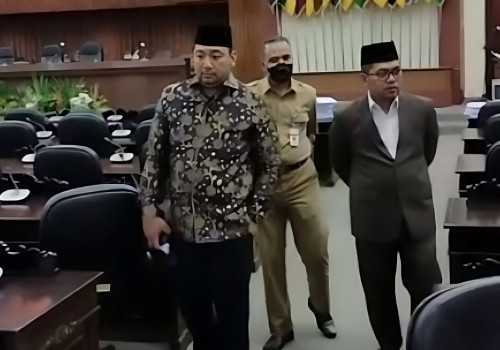 Jalin Keakraban, Dua Pimpinan DPRD Ferry Wawan dan Pinto Jayanegara Ngopi Bareng Usai Keliling Gedung Berlian