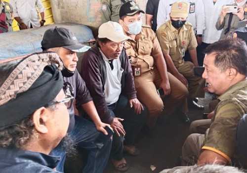 Satpol PP Kota Semarang Robohkan 30 Lapak PKL Tidak Miliki Izin
