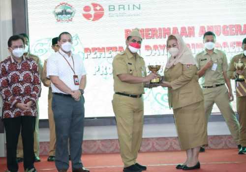 Pemkot Semarang Raih Penghargaan Pemetaan Daya Saing Daerah