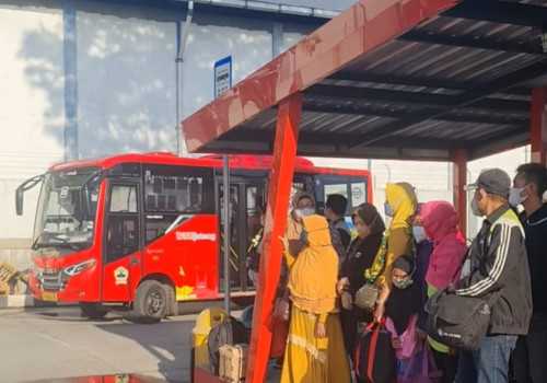 Lewat Bus Trans Jateng Buruh Terbantu Oleh Fasilitas dan Harga Terjangkau