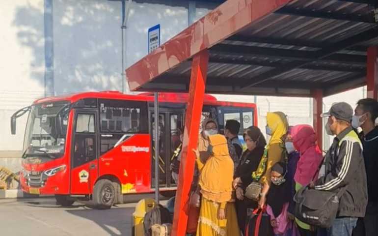 Lewat Bus Trans Jateng Buruh Terbantu Oleh Fasilitas dan Harga Terjangkau