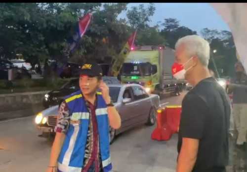 Pantauan Arus Kendaraan Masuk Tol Semarang-Solo Padat