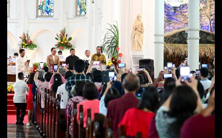 Ucapkan Selamat Natal, Ini Pesan Presiden Jokowi