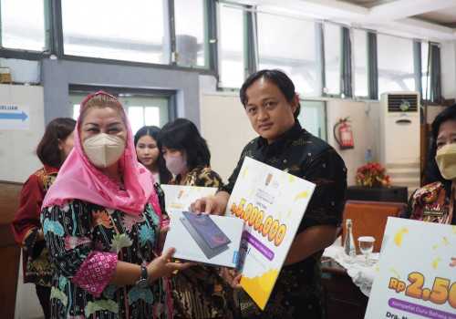 Solve Education Bersama Pemkot Semarang Beri Penghargaan bagi Guru Bahasa Inggris Teladan Melek Teknologi 2022