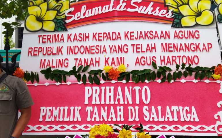 Dukungan Mengalir, Korban Penipuan Agus Hartono Kirim Karangan Bunga Dukung Kejati Jateng