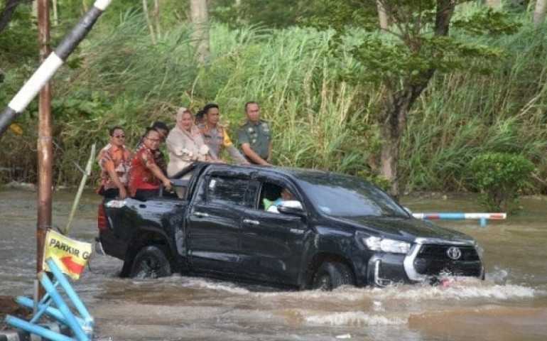 Prediksi BMKG Tepat, Banjir Rob Terjang Pantai Marina Semarang Warga Dihimbau Waspada