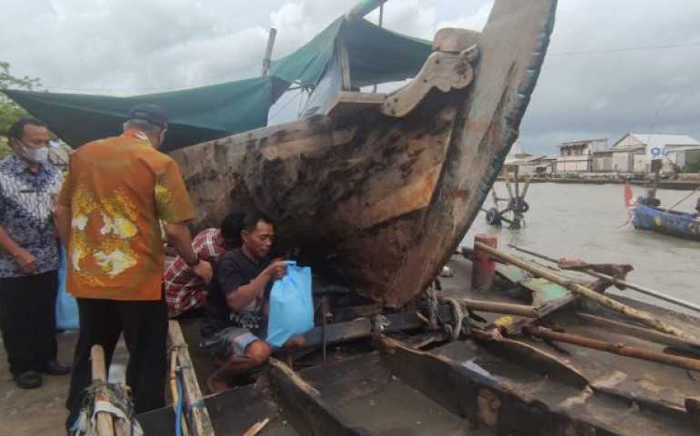 Dampak Cuaca Buruk, Seluruh Nelayan Kota Semarang Libur Melaut