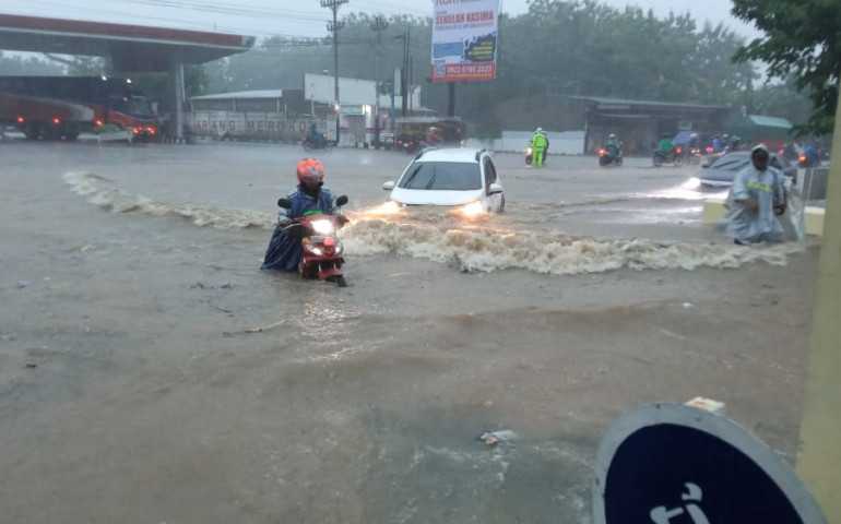 Banjir Kepung Kota Semarang Akibat Guyuran Hujan Deras